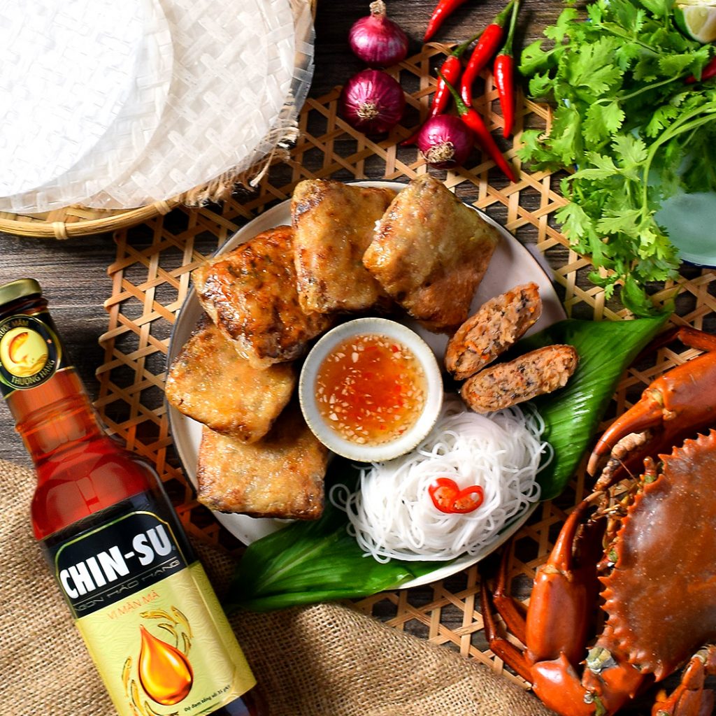 nước mắm chinsu trong bữa cơm việt