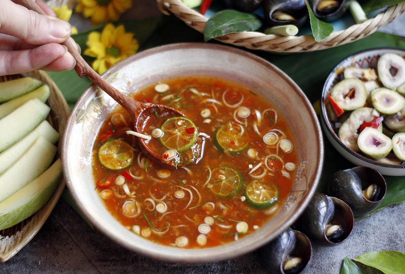 nước mắm chấm ốc