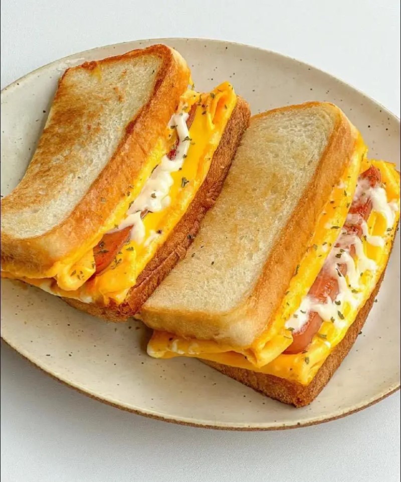 bánh mì sandwich kẹp trứng