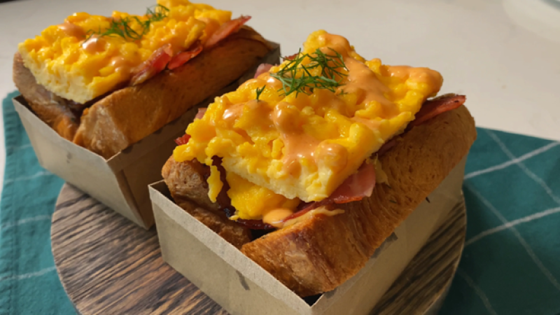bánh mì sandwich kẹp trứng