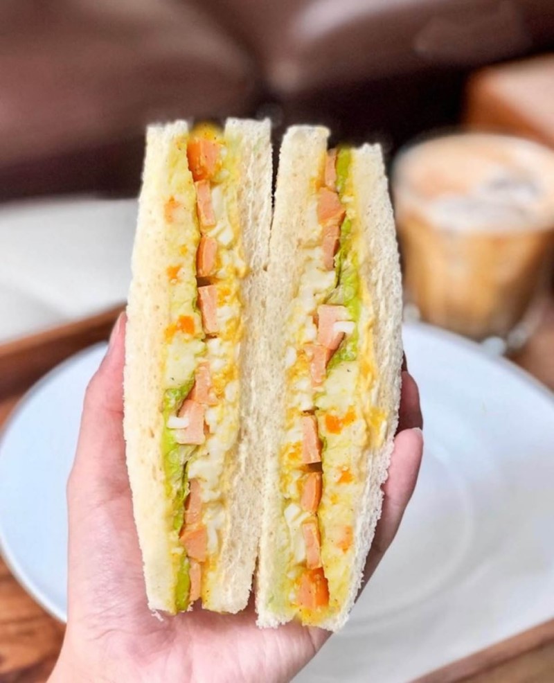 bánh mì sandwich kẹp trứng
