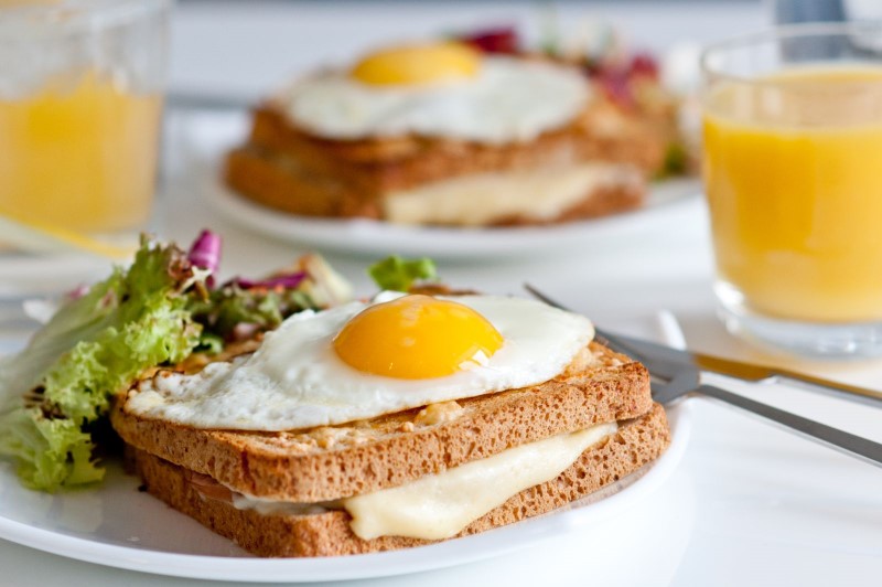 bánh mì sandwich kẹp trứng