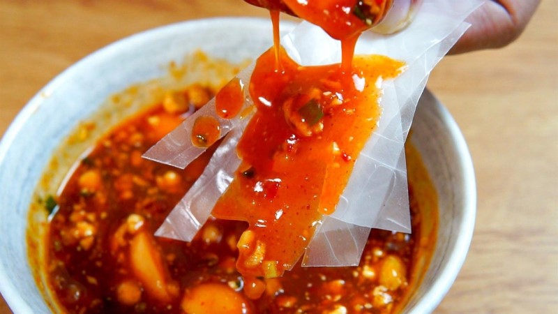 cách làm nước chấm bánh tráng bằng tương ớt