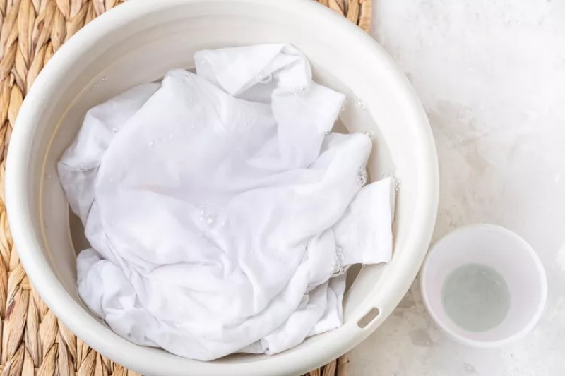 cách tẩy vết tương ớt trên áo trắng