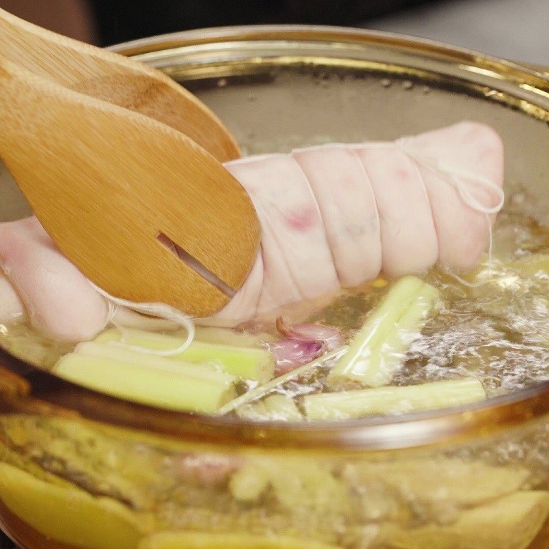 tai heo ngâm xì dầu