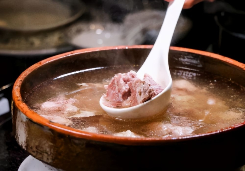 nấu canh xương