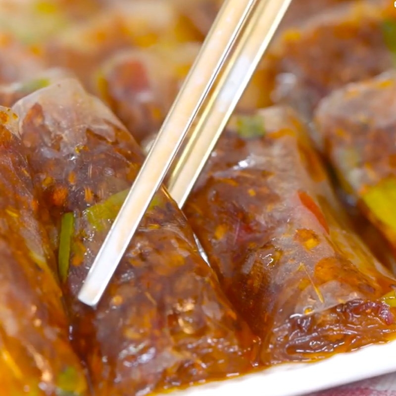 cách làm bánh tráng cuốn sốt sa tế 