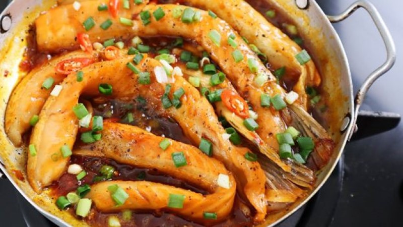 cá hồi kho tiêu