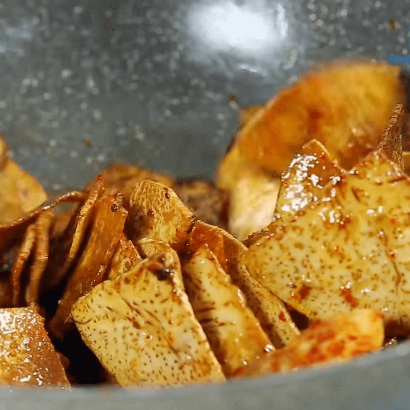 Cách làm khoai môn chiên nước mắm với tương ớt