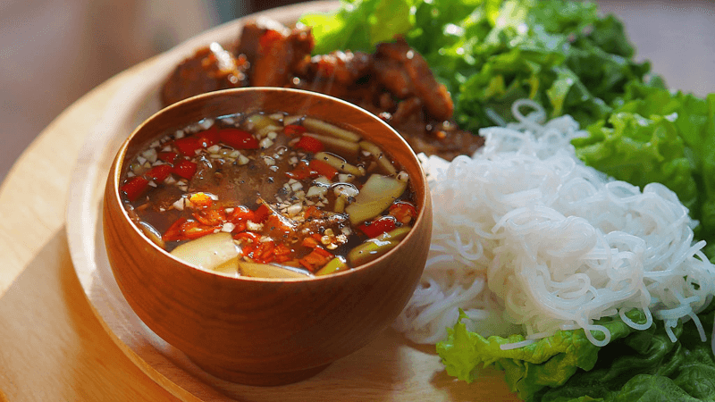 pha nước chấm bún chả