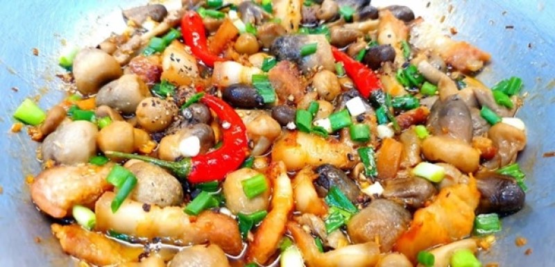 thịt kho tàu hũ với nấm rơm