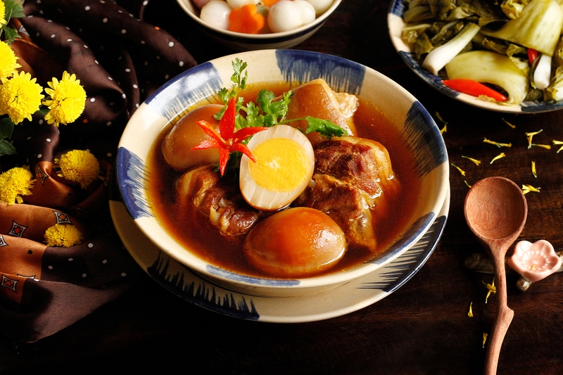 món thịt kho nước dừa