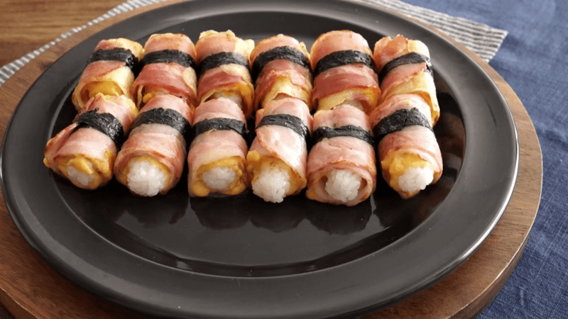 cách làm cơm cuộn trứng