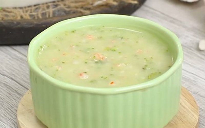 Súp tôm bông cải xanh sánh mịn, ngọt thanh tự nhiên giúp bé ăn ngon ăn khỏe. cách nấu súp tôm bông cải xanh sánh mịn