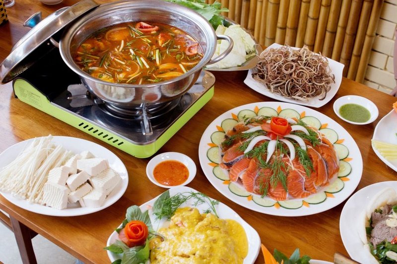 Bật mí cách nấu lẩu cá hồi ngon, không tanh chỉ 10 phút