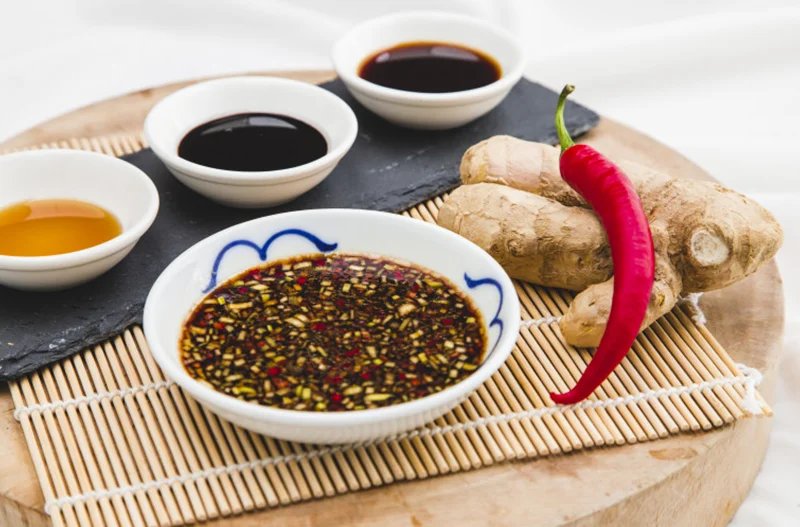 Với nước sốt xì dầu bánh mì phô mai, bạn có thể thêm một ít gừng giúp tăng hương thơm hấp dẫn. cách làm nước sốt xì dầu bánh mì phô mai