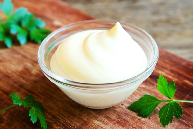 làm mayonnaise bằng máy đánh trứng