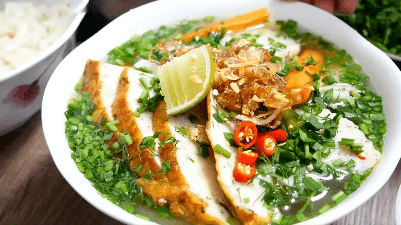 Nấu bánh canh chả cá đơn giản