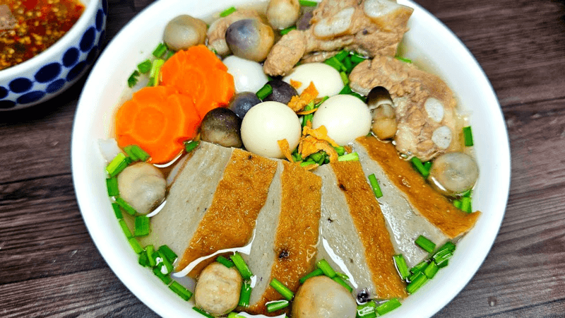 Nấu bánh canh bột lọc chả cá