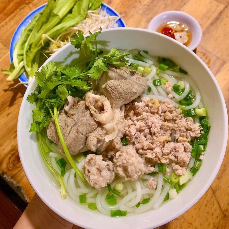 nấu bánh canh giò heo