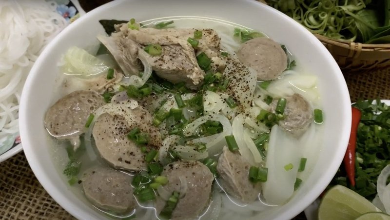nấu bánh canh xương