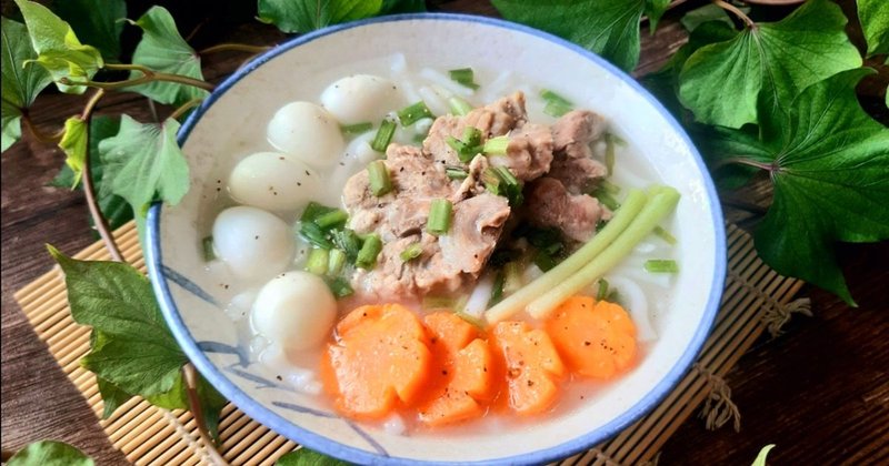 nấu bánh canh chả cá xương heo