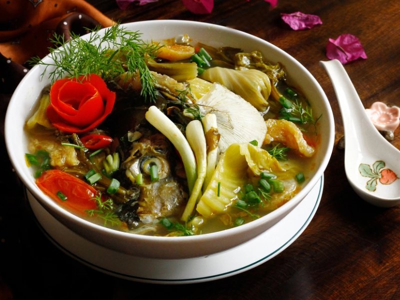 canh cá nấu dưa chua