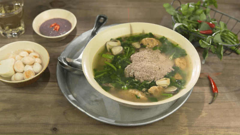 Nấu canh cua nấm rơm