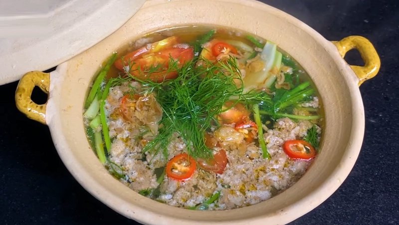 Nấu canh riêu cua