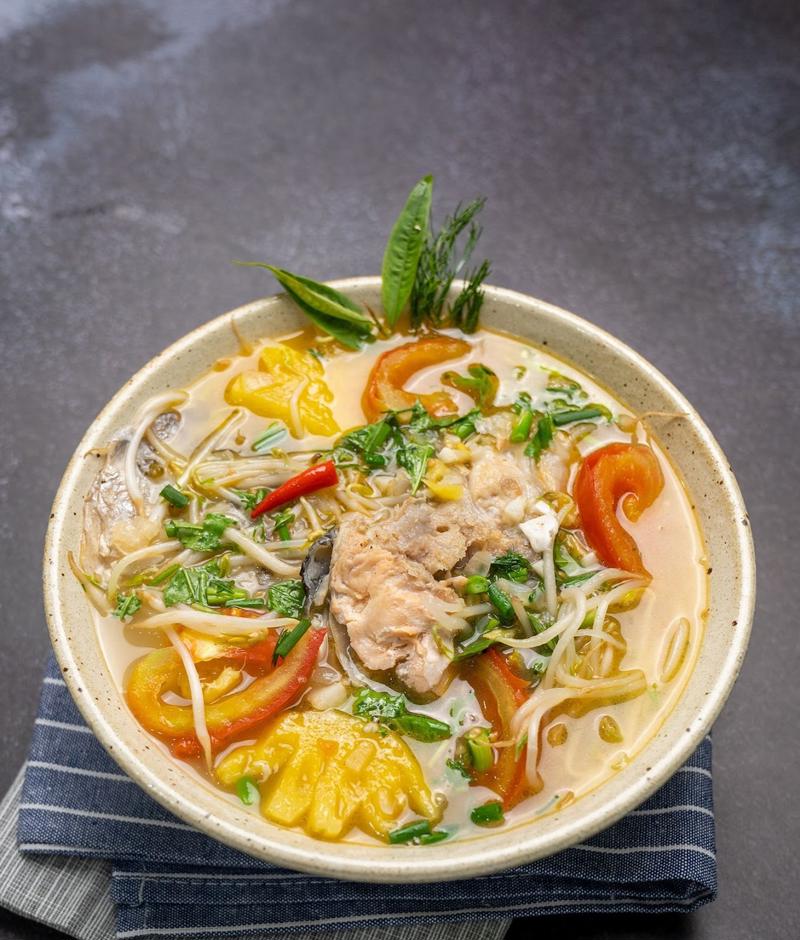 Cách làm cá hồi nấu canh chua