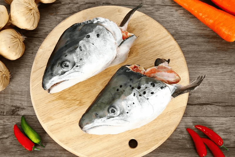 Sơ chế đầu cá nấu canh chua