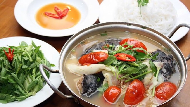 Thịt cá chắc ngọt, quyện cùng vị chua nhẹ từ măng tạo nên hương vị khó quên. lẩu cá bống mú thịt cá chắc ngọt, vị chua nhẹ từ măng