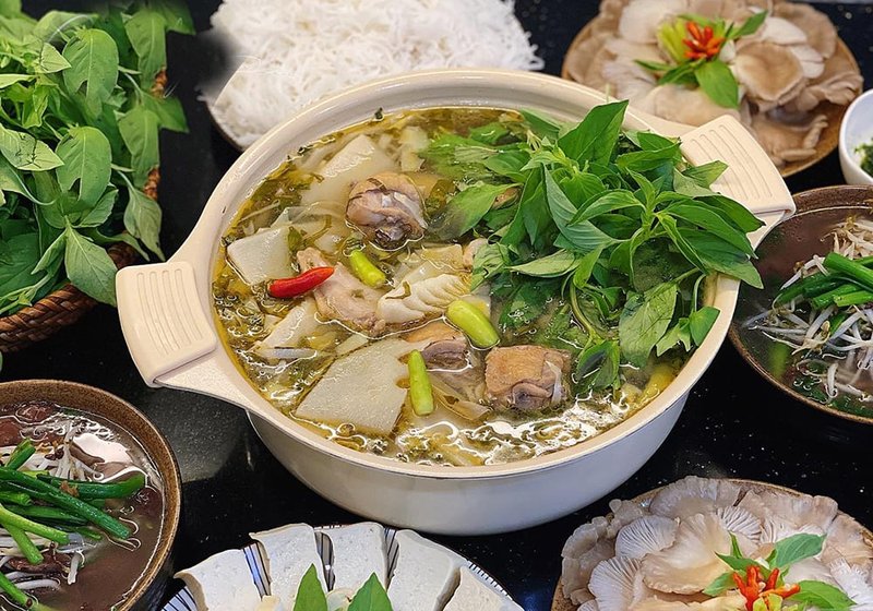 cách nấu lẩu gà lá é măng chua