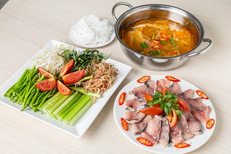 cách nấu lẩu cá chép giòn măng chua 