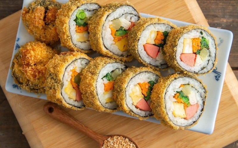 Chỉ cần nắm vững những bí quyết trên, bạn sẽ dễ dàng chinh phục món cơm cuộn chiên giòn với hương vị thơm ngon, hấp dẫn khó quên. cách làm cơm cuộn rong biển chiên xù thơm ngon, hấp dẫn