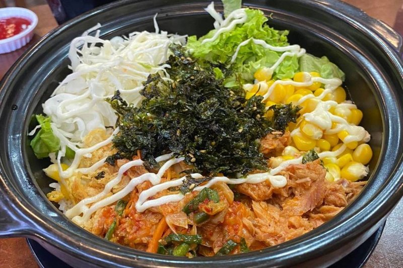 Tùy vào sở thích của gia đình, bạn điều chỉnh nguyên liệu phù hợp giúp bữa ăn ngon miệng hơn. rong biển trộn cơm loại nào ngon