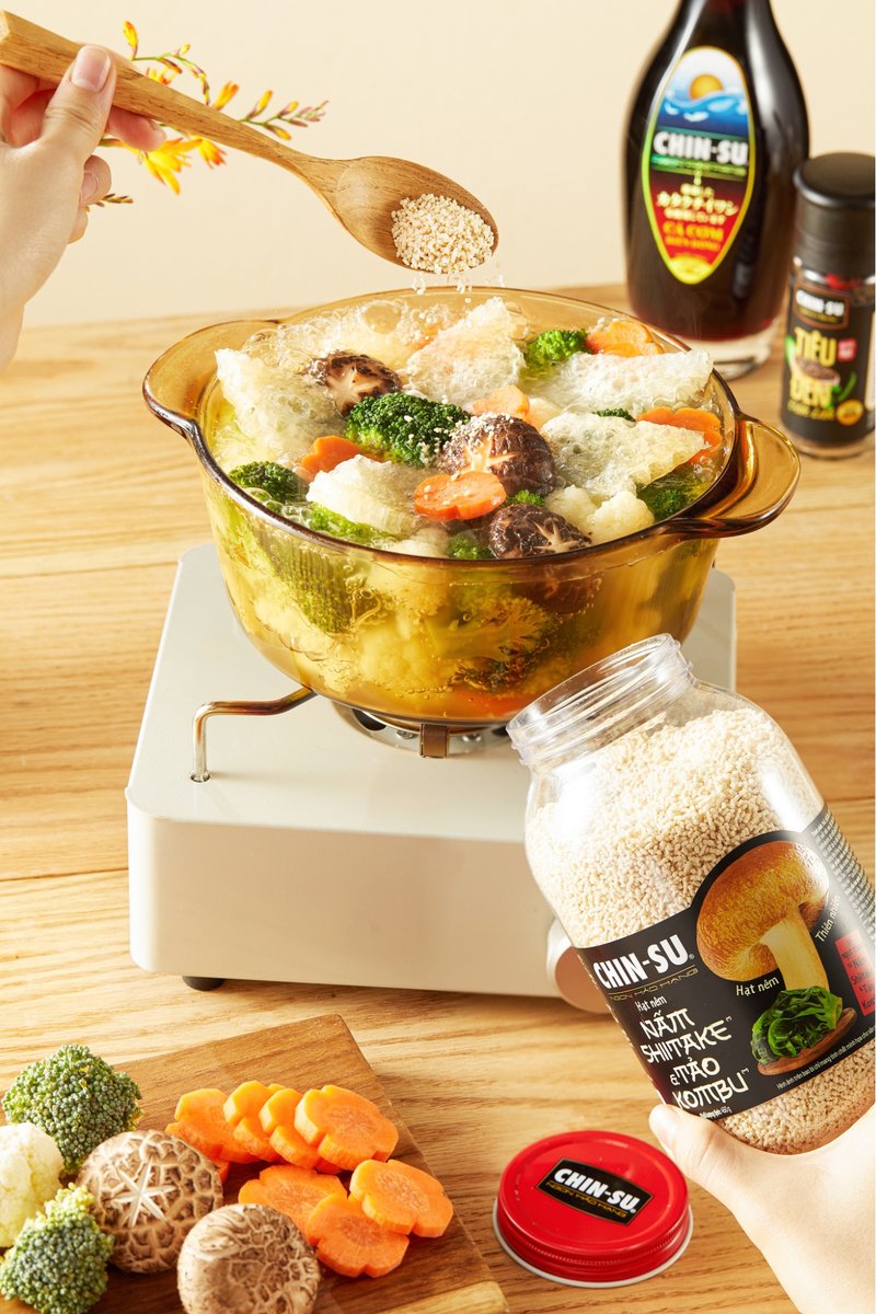 Sử dụng hạt nêm CHIN-SU cùng trọn bộ gia vị chất lượng, bạn sẽ dễ dàng nấu được bún gà ngọt thanh ngon khó cưỡng! Sử dụng hạt nêm CHIN-SU giúp bạn dễ dàng nấu được món bún gà ngọt thanh