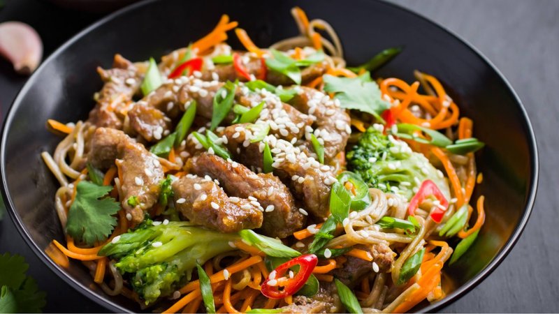 Bò xào nước tương cùng su su, cà rốt