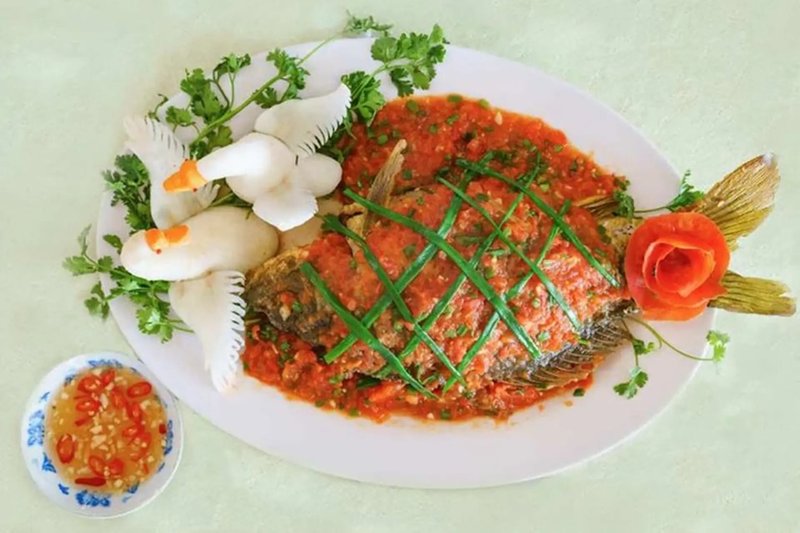 cá chép sốt tương cà chua tươi