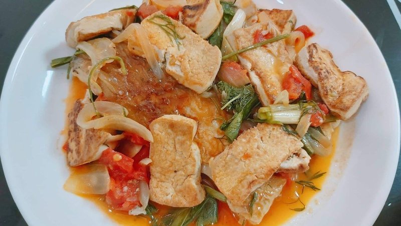 Cá chép sốt tương cà chua với đậu hũ