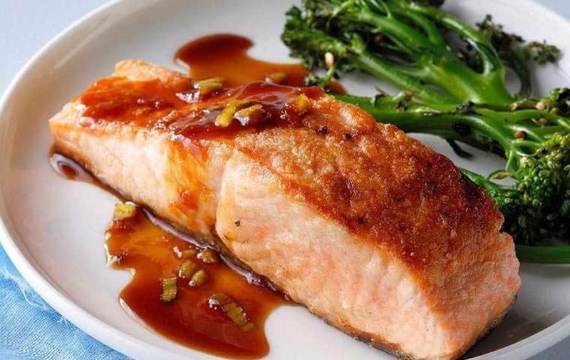 cá hồi sốt bơ tỏi xì dầu