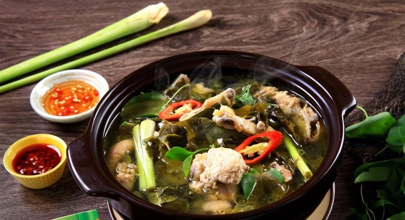 Lẩu gà lá giang kiểu miền Nam