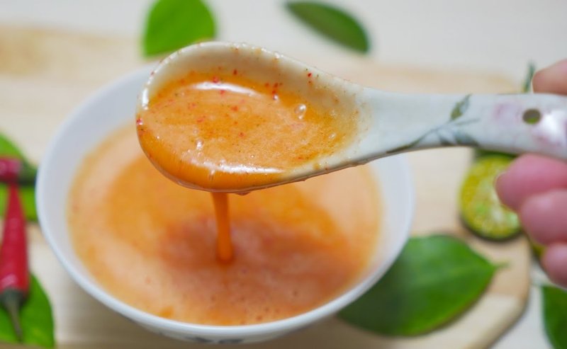 nước chấm gà ủ muối với muối tôm