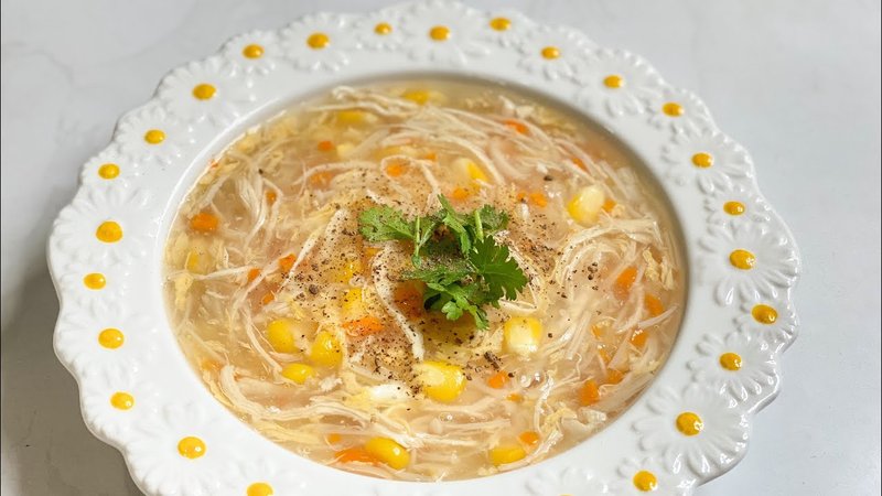 súp gà nấm đùi gà và ngô ngọt