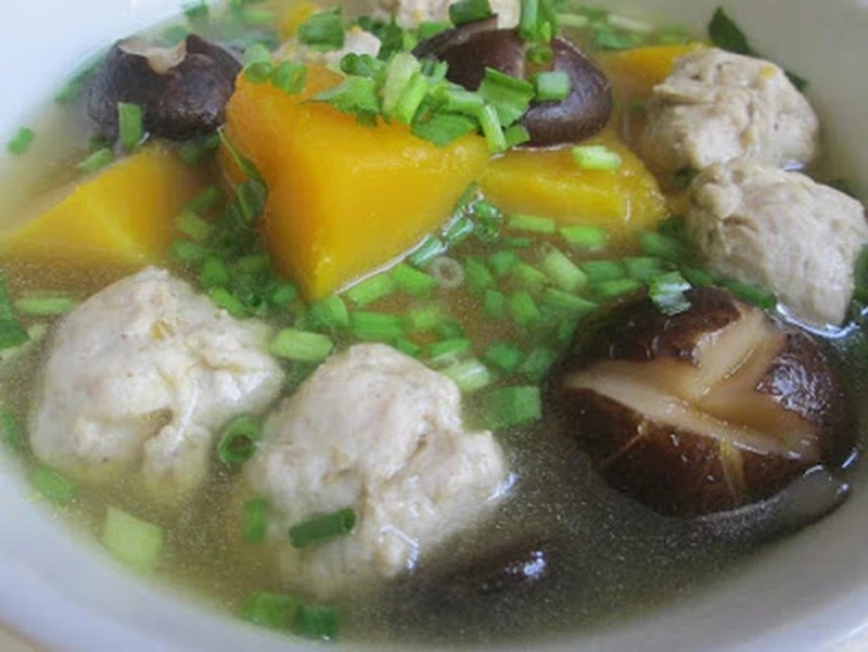 canh mọc rau củ quả bí đỏ