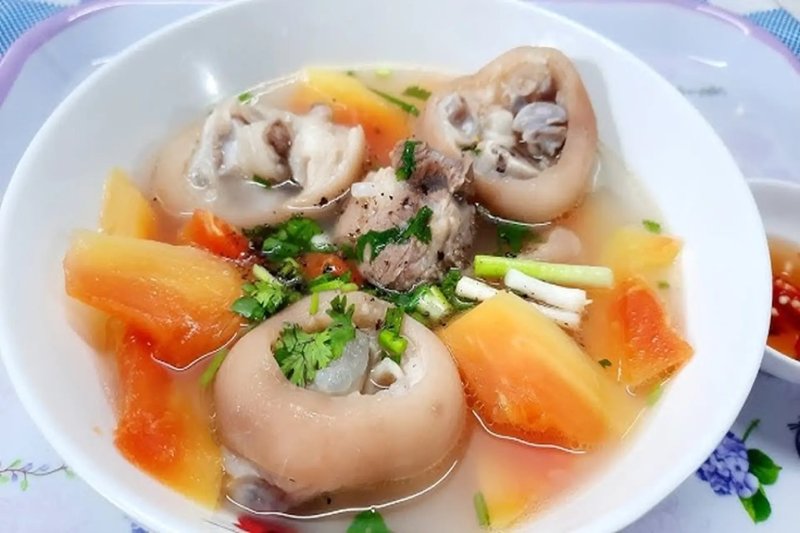 canh đu đủ hầm xương giò heo