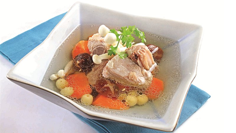 sườn với rau củ và hạt sen