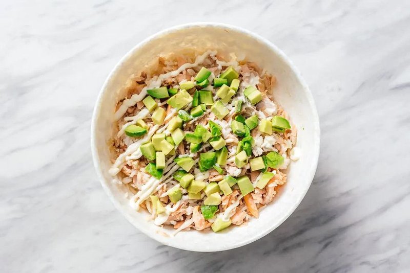 cơm trộn cá ngừ ngâm dầu xốt mayonnaise