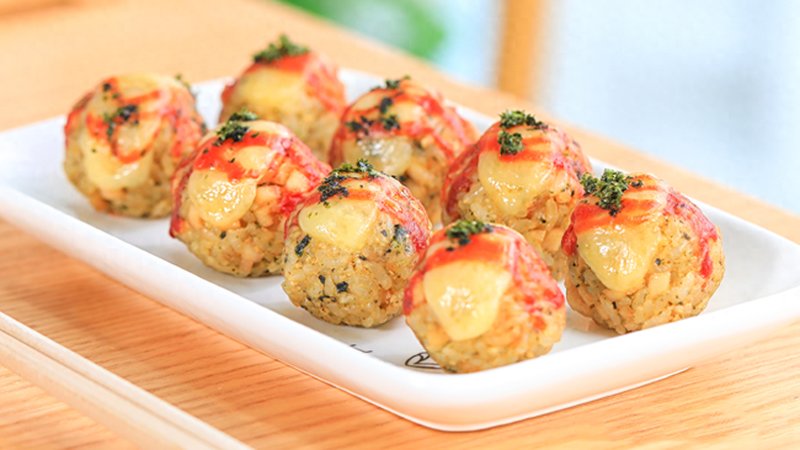 cơm trộn cá ngừ ngâm dầu xốt mayonnaise với phô mai