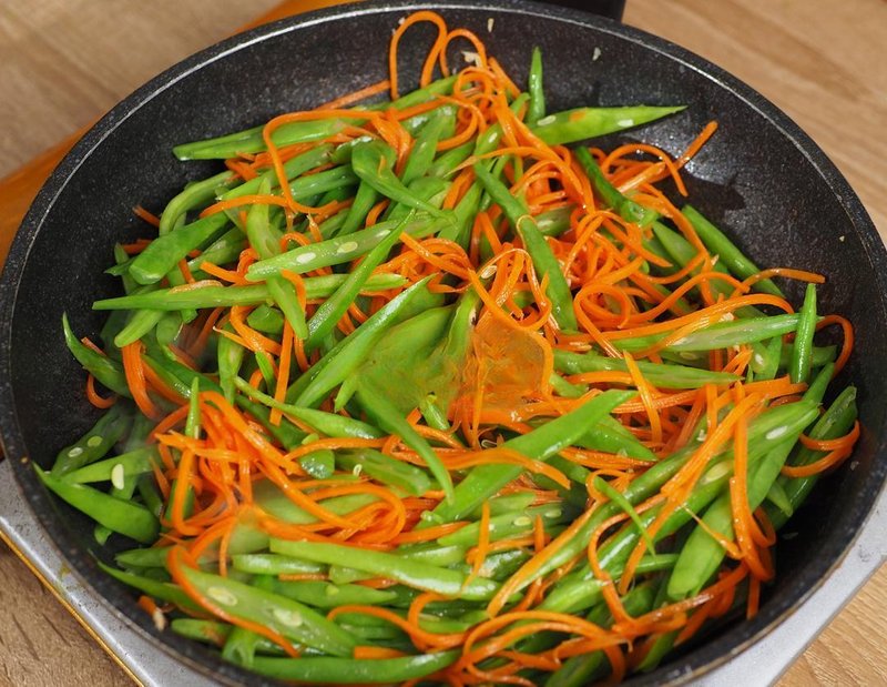 Đậu que xào cà rốt